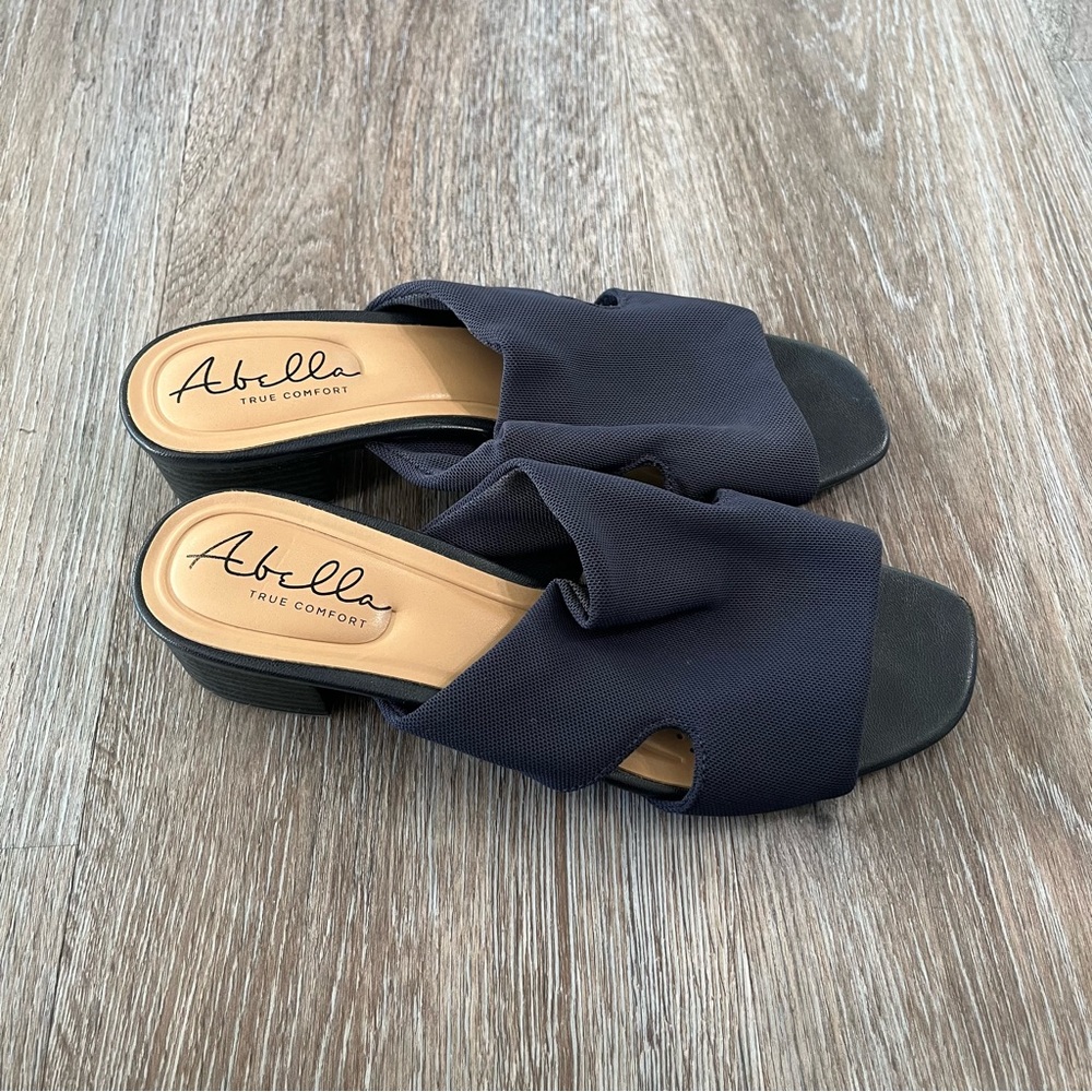 Abella sandals